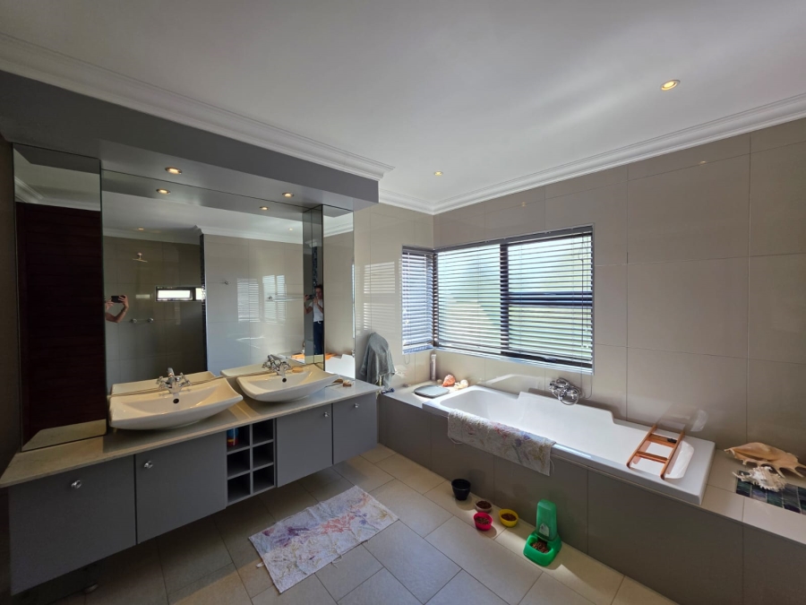 4 Bedroom Property for Sale in Woodland Hills Free State